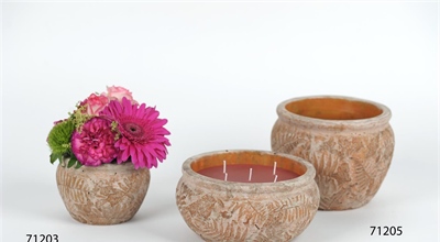 Kerze im Keramiktopf